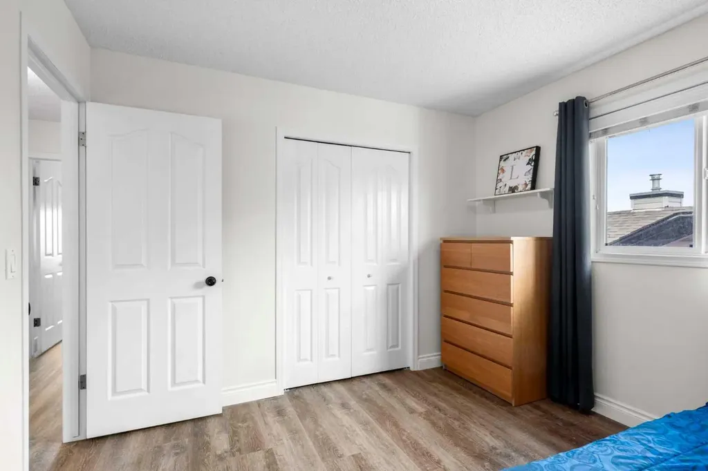 176 Douglas Ridge Green SE Calgary AB T2Z 2T4