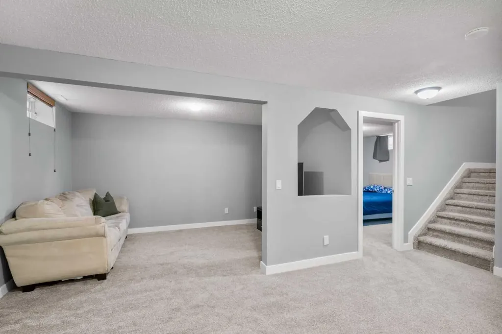 176 Douglas Ridge Green SE Calgary AB T2Z 2T4