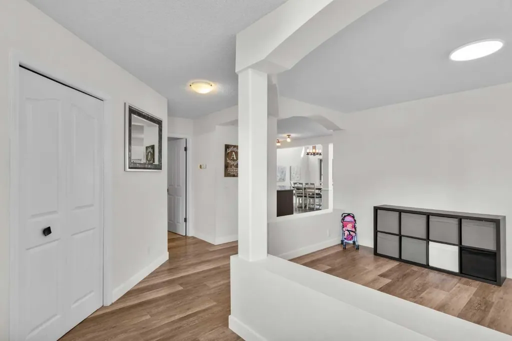 176 Douglas Ridge Green SE Calgary AB T2Z 2T4