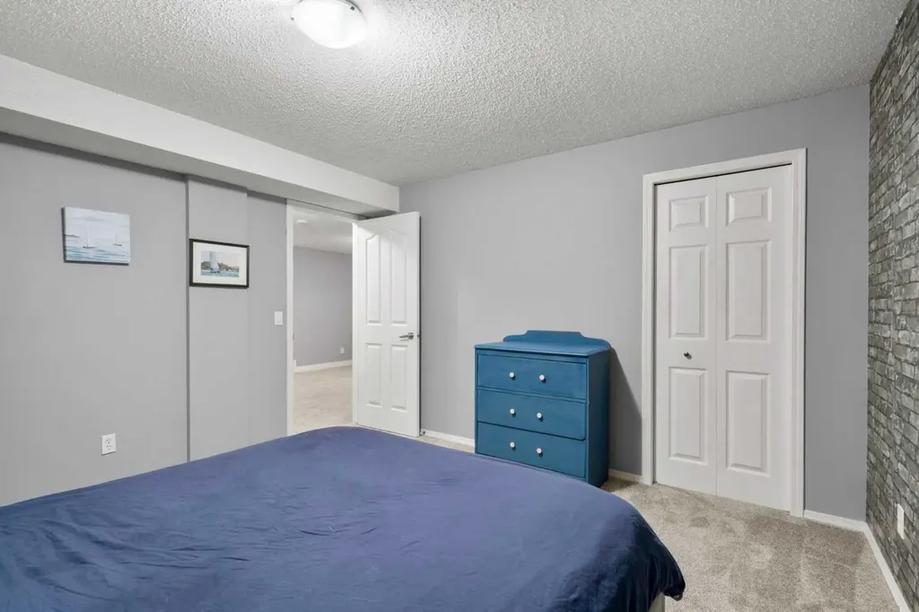 176 Douglas Ridge Green SE Calgary AB T2Z 2T4