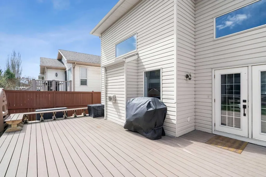 176 Douglas Ridge Green SE Calgary AB T2Z 2T4