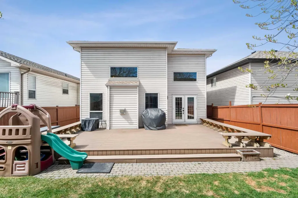 176 Douglas Ridge Green SE Calgary AB T2Z 2T4