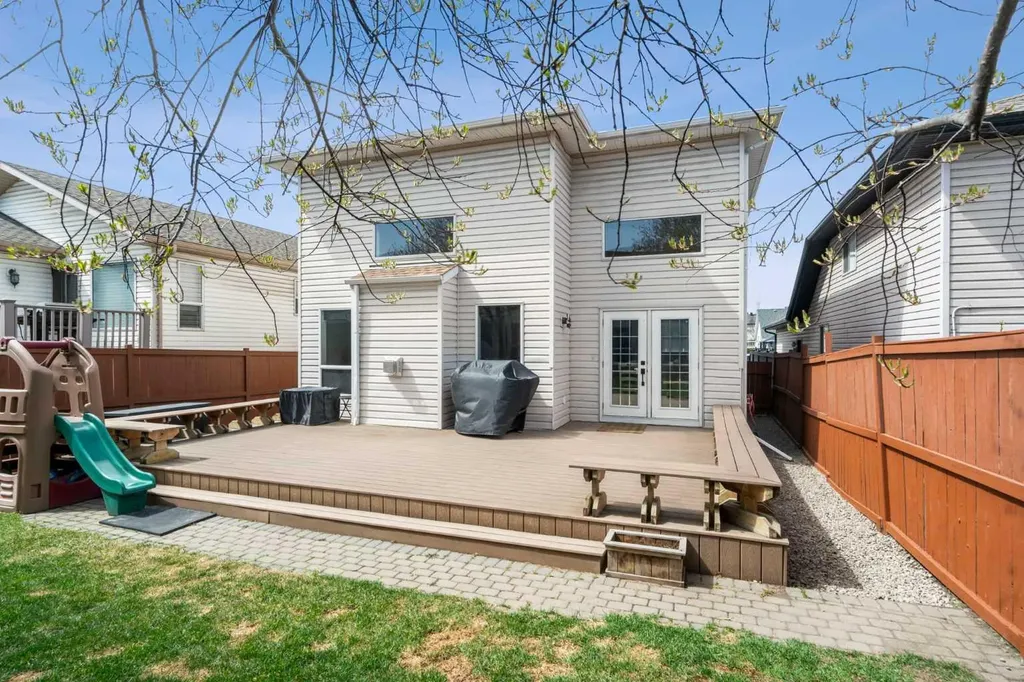 176 Douglas Ridge Green SE Calgary AB T2Z 2T4