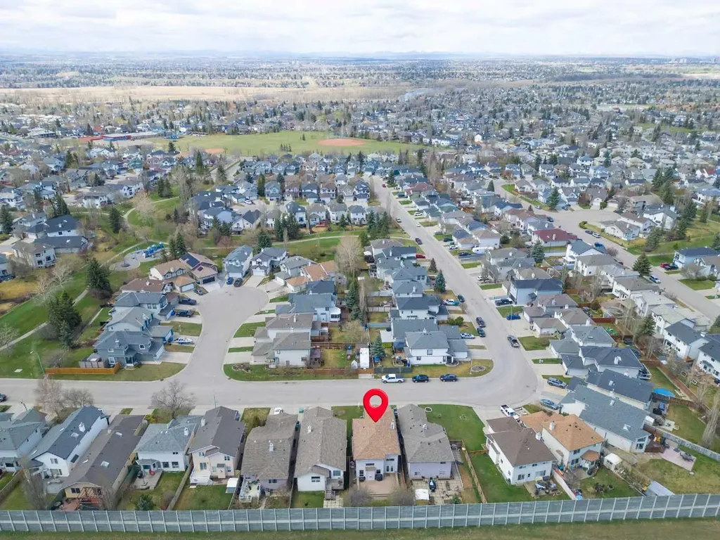 176 Douglas Ridge Green SE Calgary AB T2Z 2T4