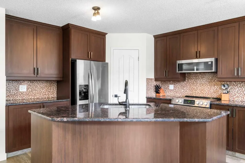 176 Douglas Ridge Green SE Calgary AB T2Z 2T4