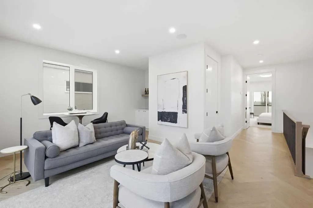 2133 29 Avenue SW Calgary AB T2T 1N6