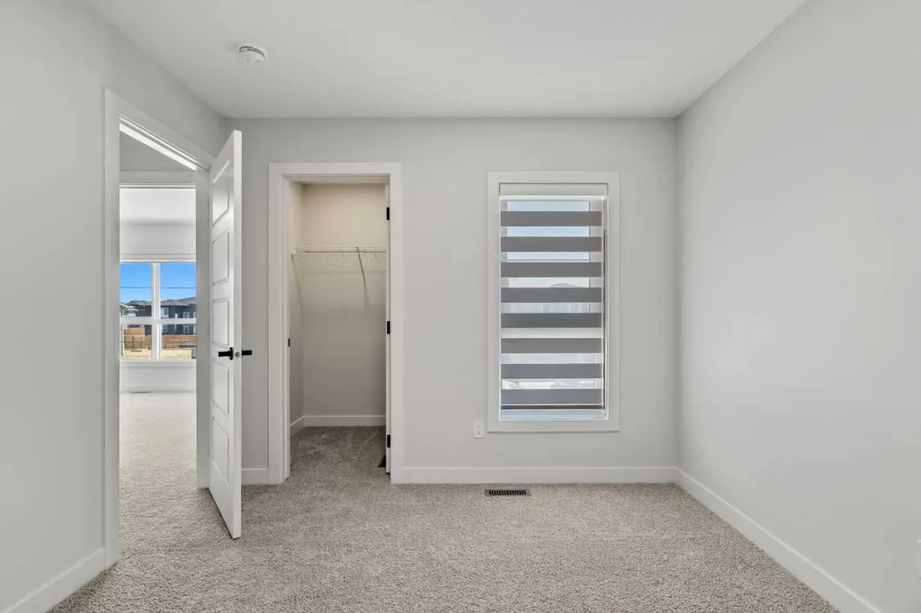 271 Dawson Wharf Rise Chestermere AB T1X 2W2