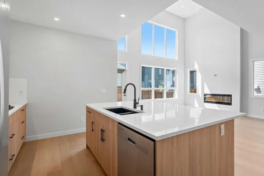 83 Dawson Wharf Mount Chestermere AB T1X 2X6