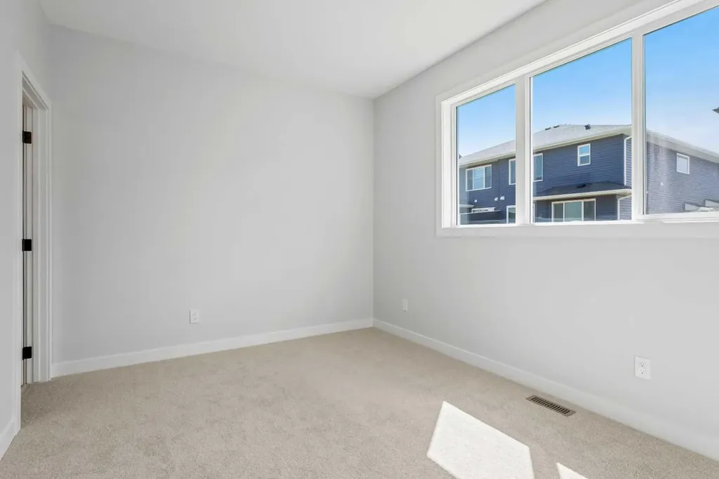83 Dawson Wharf Mount Chestermere AB T1X 2X6