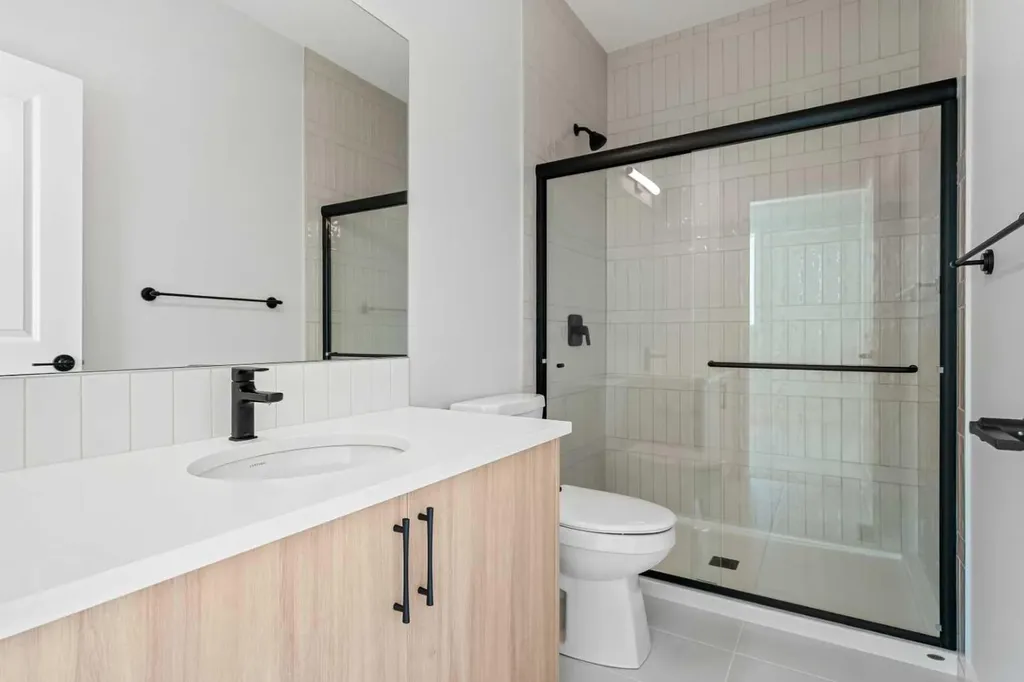 83 Dawson Wharf Mount Chestermere AB T1X 2X6