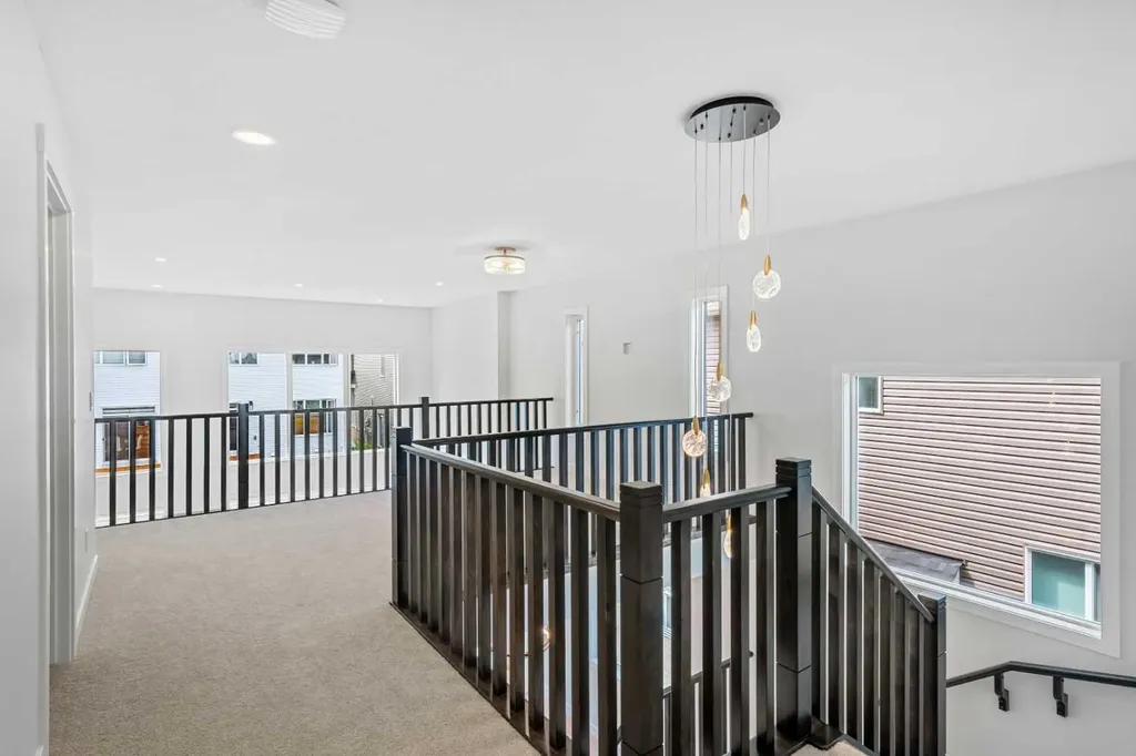 83 Dawson Wharf Mount Chestermere AB T1X 2X6