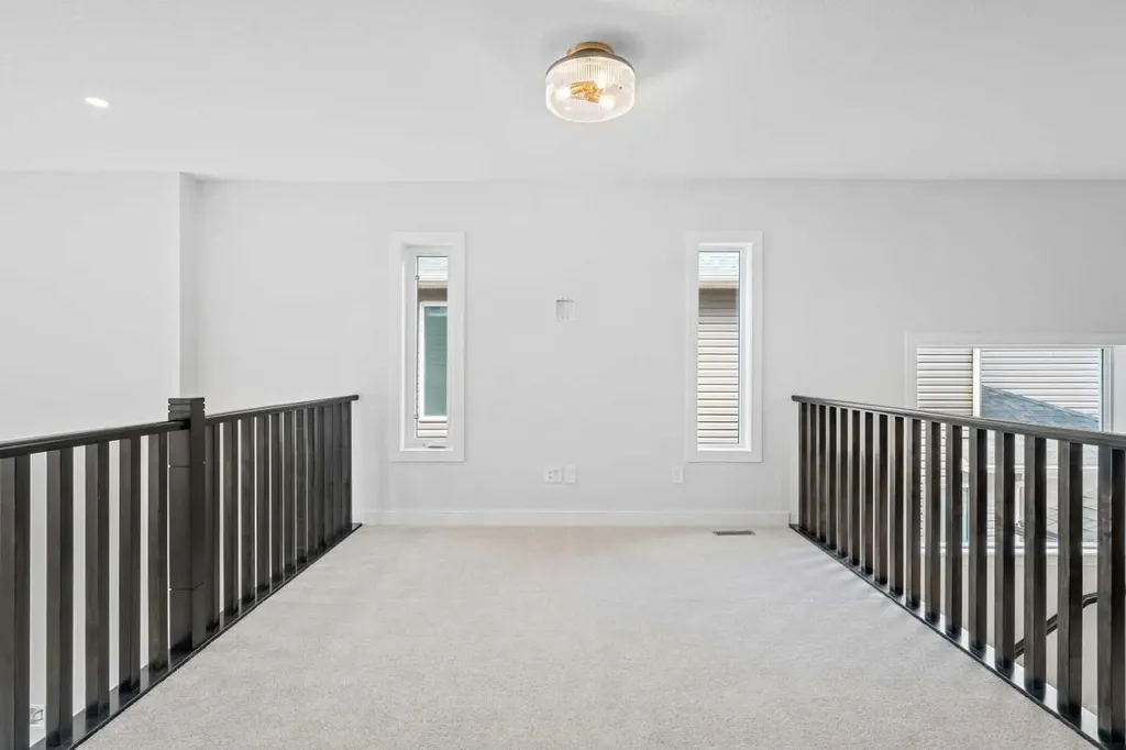 83 Dawson Wharf Mount Chestermere AB T1X 2X6