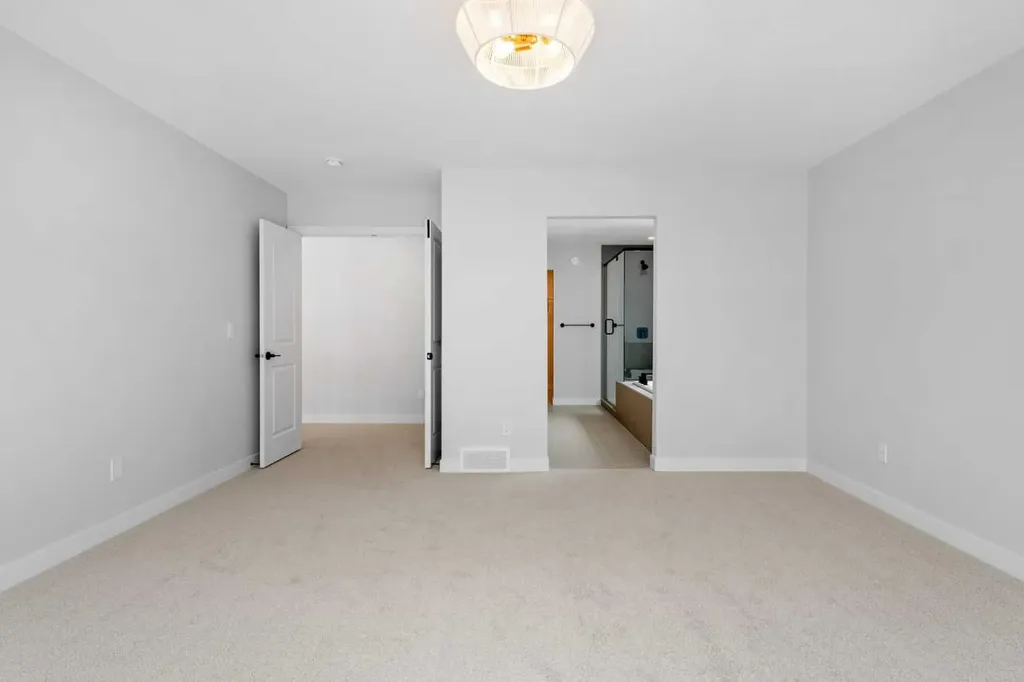 83 Dawson Wharf Mount Chestermere AB T1X 2X6