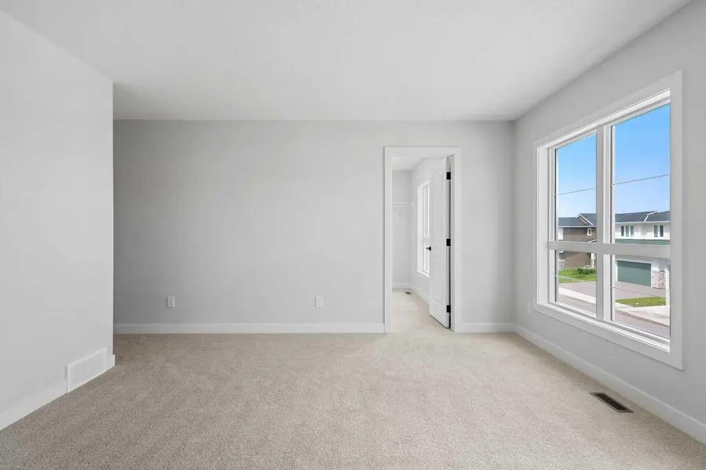 83 Dawson Wharf Mount Chestermere AB T1X 2X6