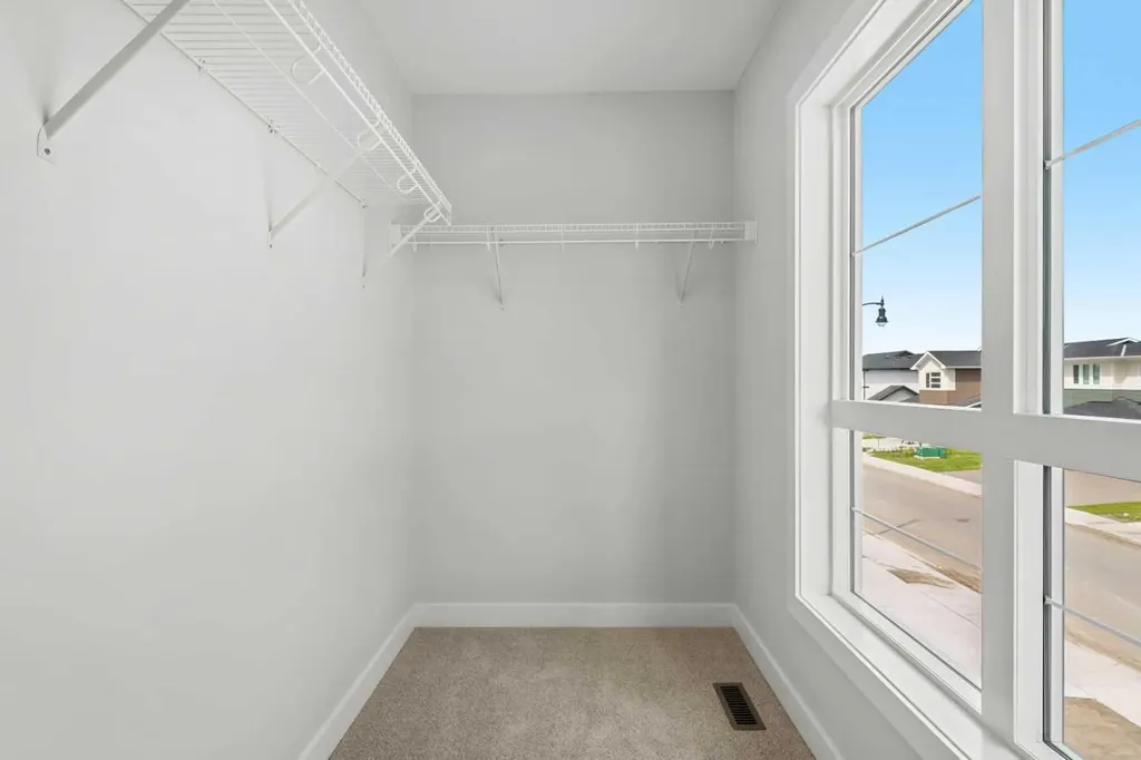 83 Dawson Wharf Mount Chestermere AB T1X 2X6