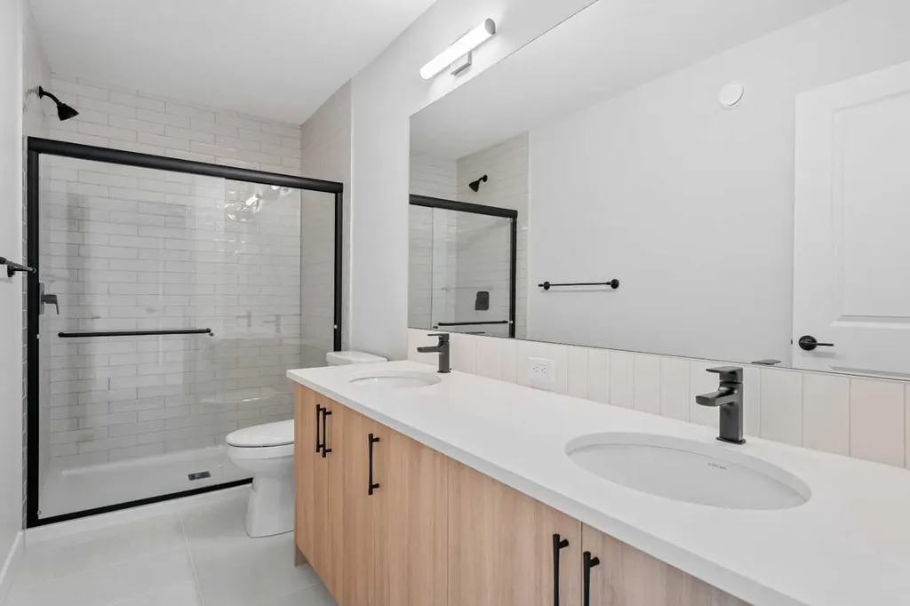 83 Dawson Wharf Mount Chestermere AB T1X 2X6