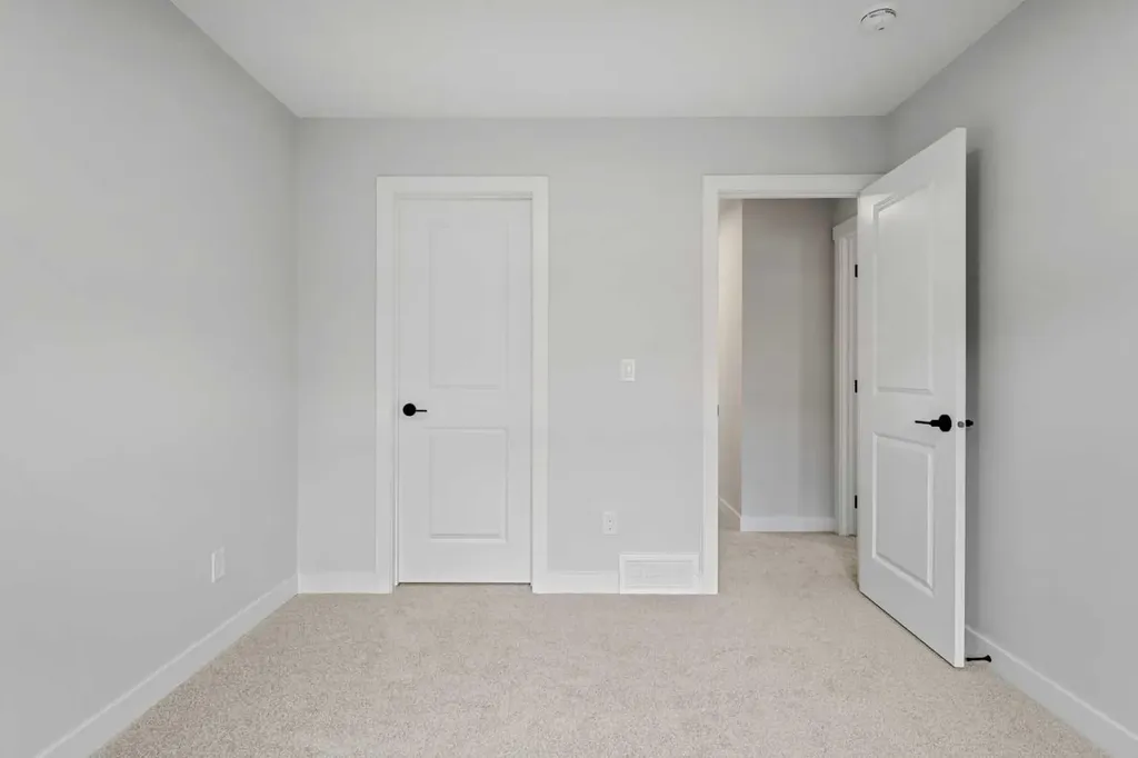 83 Dawson Wharf Mount Chestermere AB T1X 2X6
