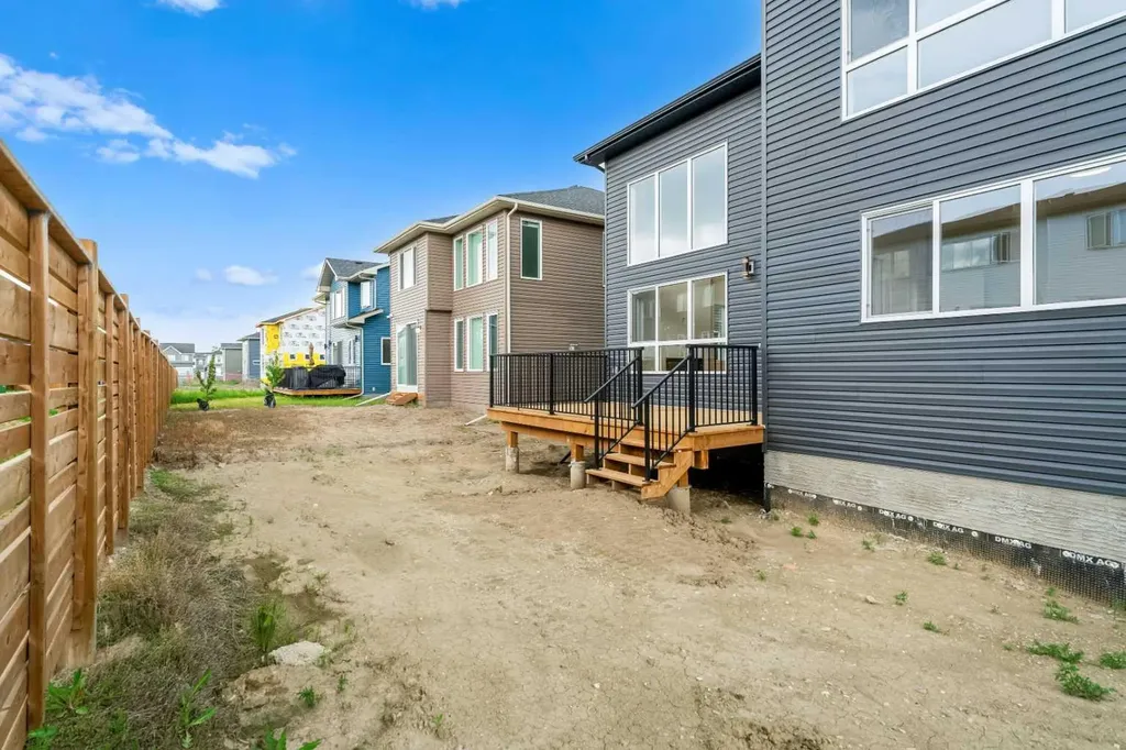 83 Dawson Wharf Mount Chestermere AB T1X 2X6
