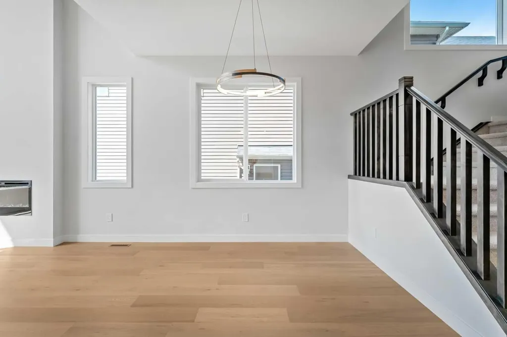 83 Dawson Wharf Mount Chestermere AB T1X 2X6