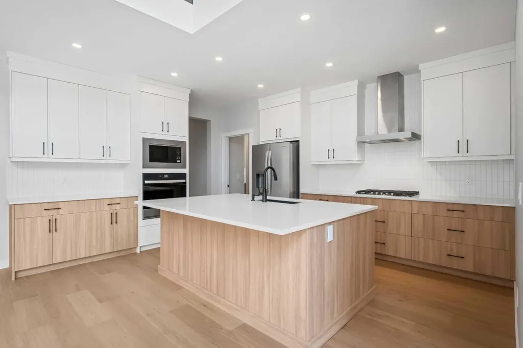 83 Dawson Wharf Mount Chestermere AB T1X 2X6