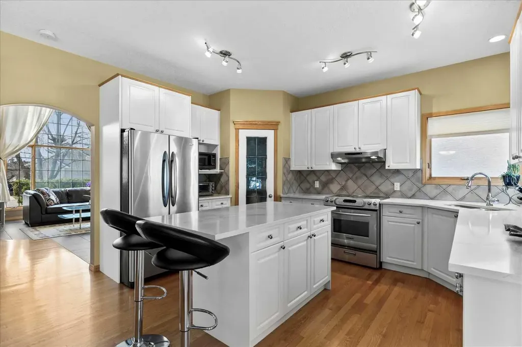 123 Schiller Crescent NW Calgary AB T3L 1W9