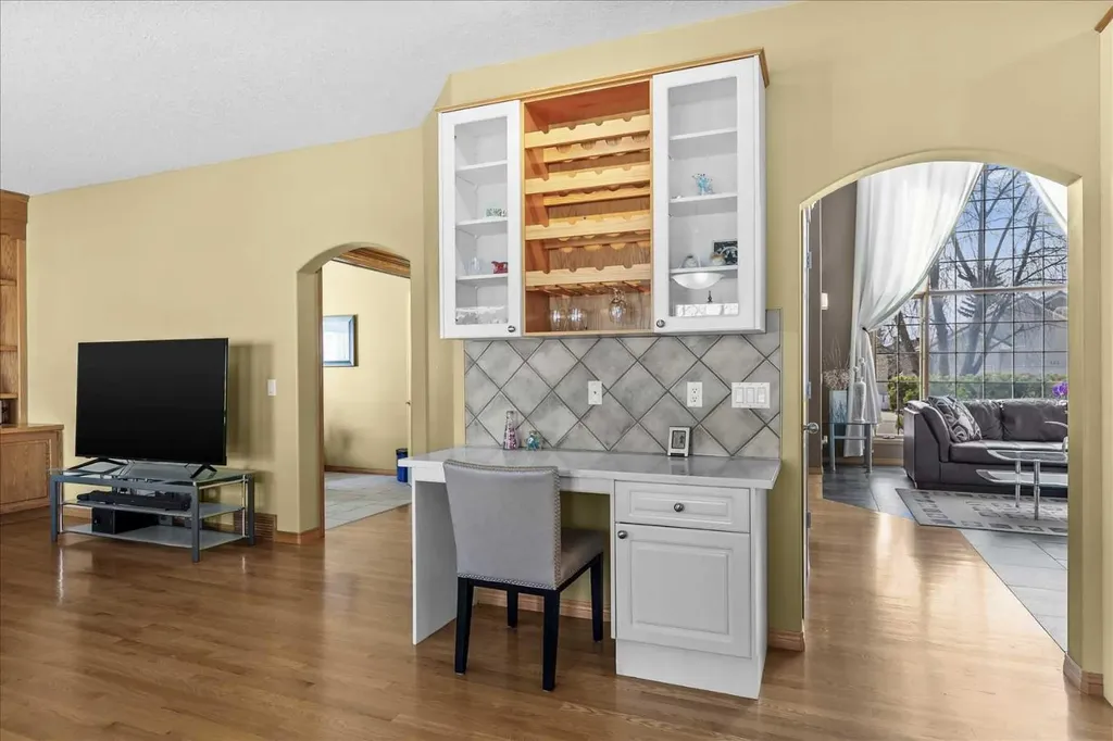 123 Schiller Crescent NW Calgary AB T3L 1W9
