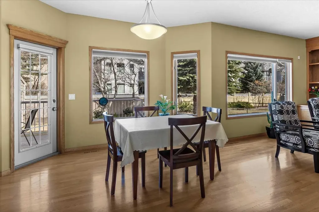 123 Schiller Crescent NW Calgary AB T3L 1W9