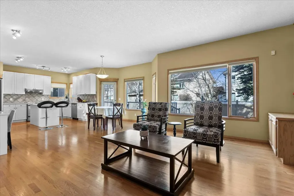 123 Schiller Crescent NW Calgary AB T3L 1W9