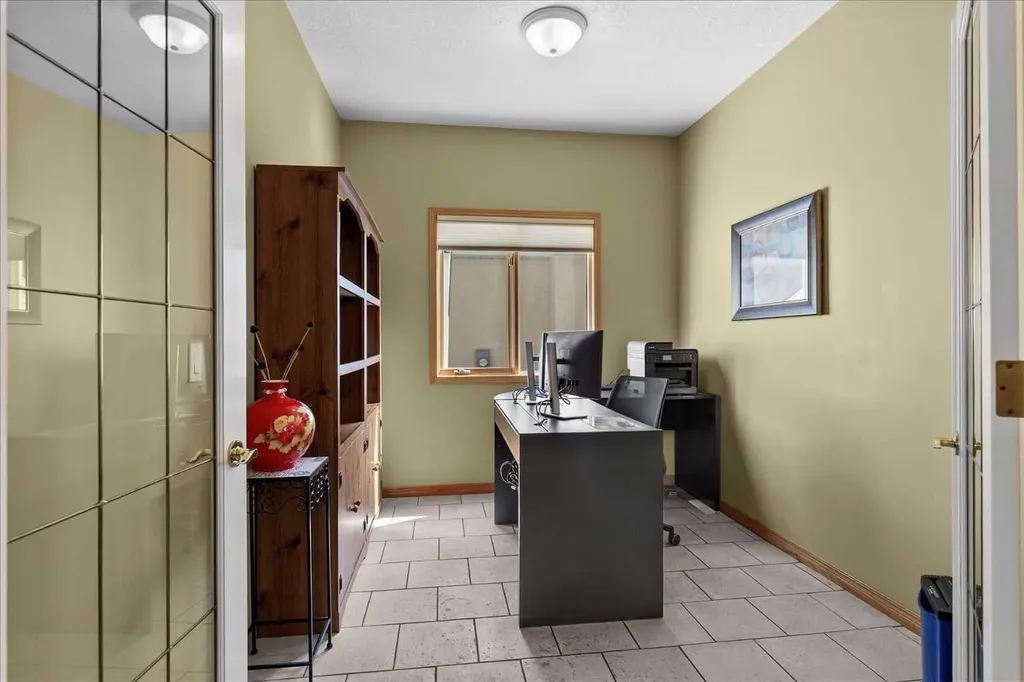 123 Schiller Crescent NW Calgary AB T3L 1W9