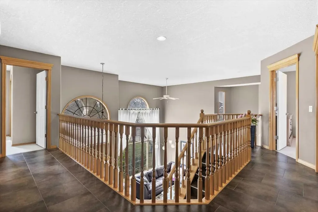123 Schiller Crescent NW Calgary AB T3L 1W9
