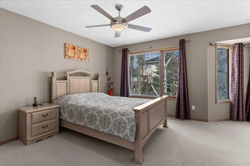 123 Schiller Crescent NW Calgary AB T3L 1W9