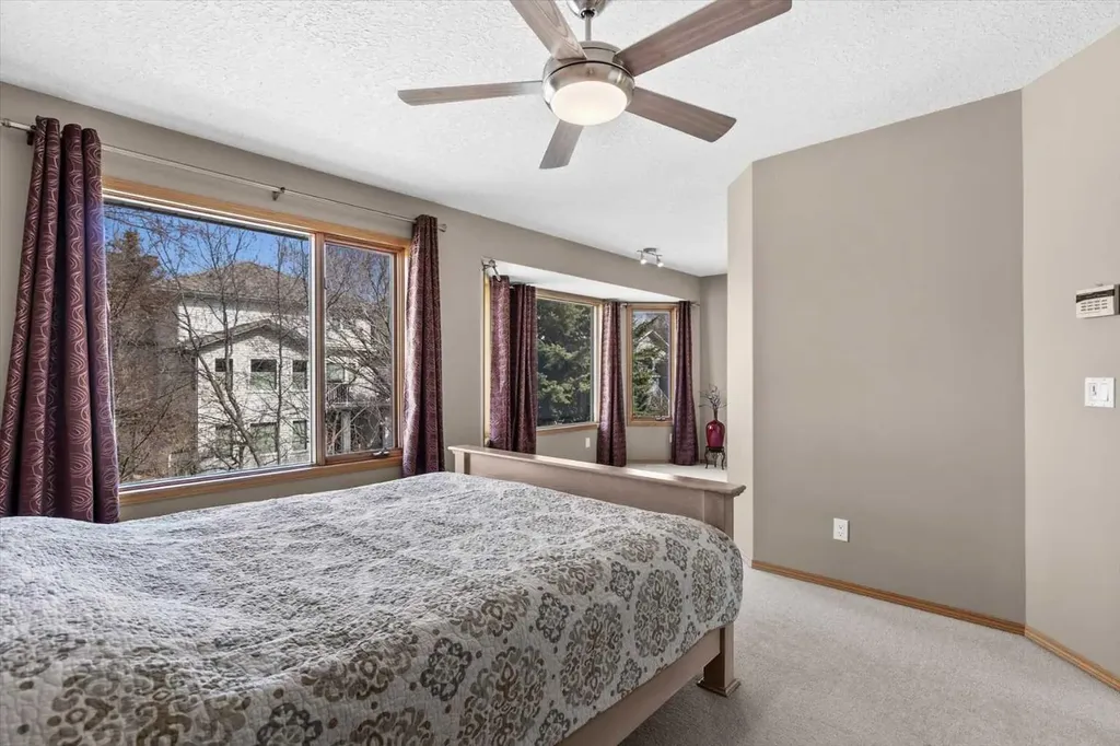 123 Schiller Crescent NW Calgary AB T3L 1W9