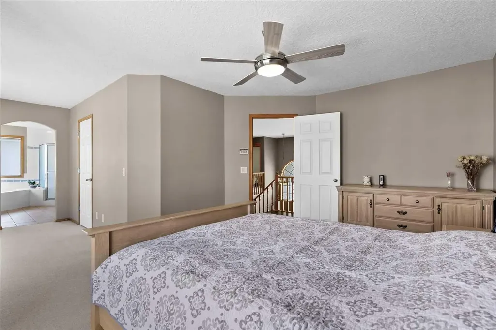123 Schiller Crescent NW Calgary AB T3L 1W9