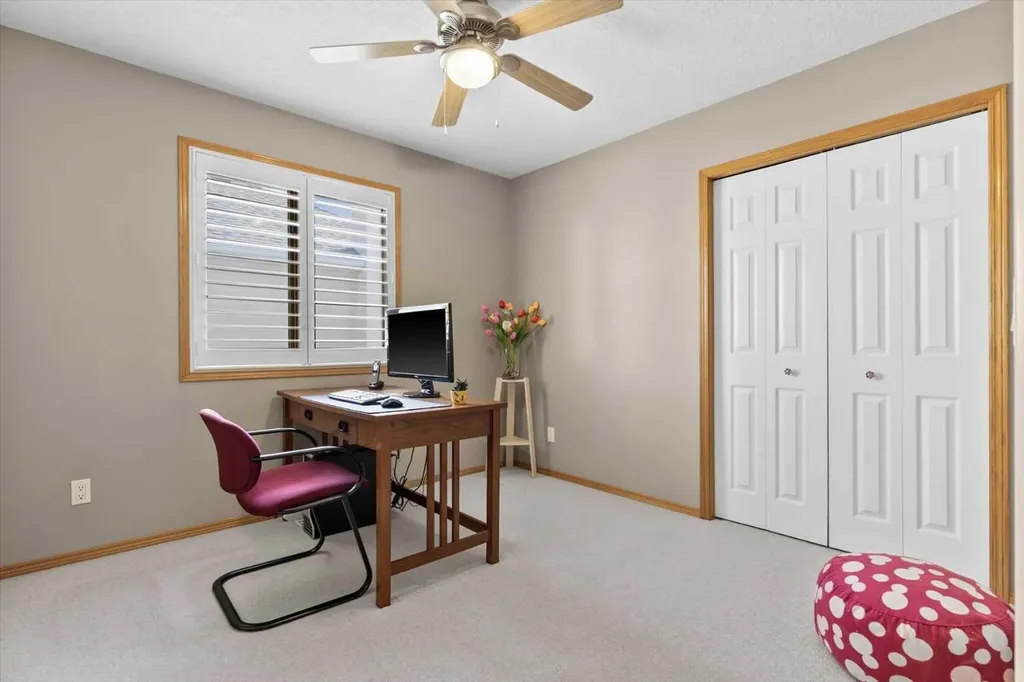 123 Schiller Crescent NW Calgary AB T3L 1W9