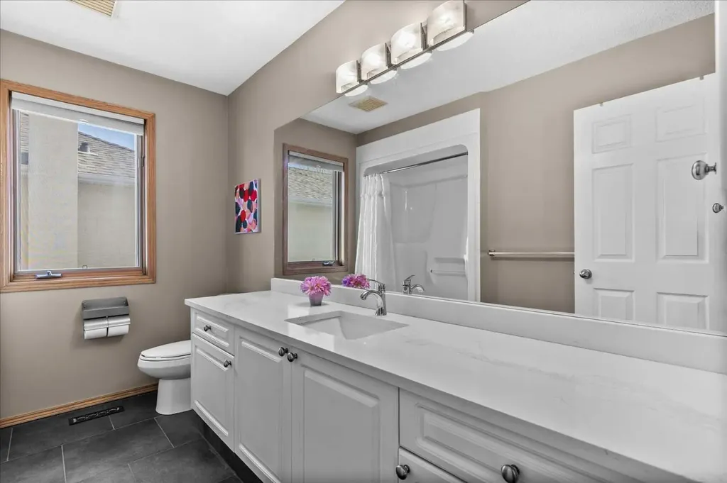123 Schiller Crescent NW Calgary AB T3L 1W9