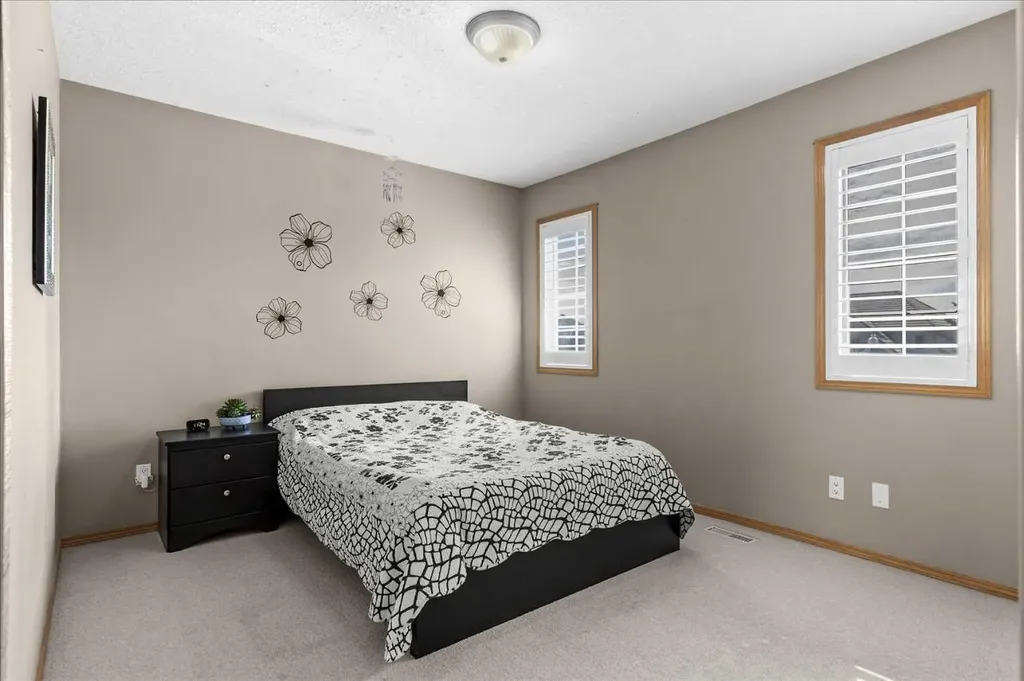 123 Schiller Crescent NW Calgary AB T3L 1W9