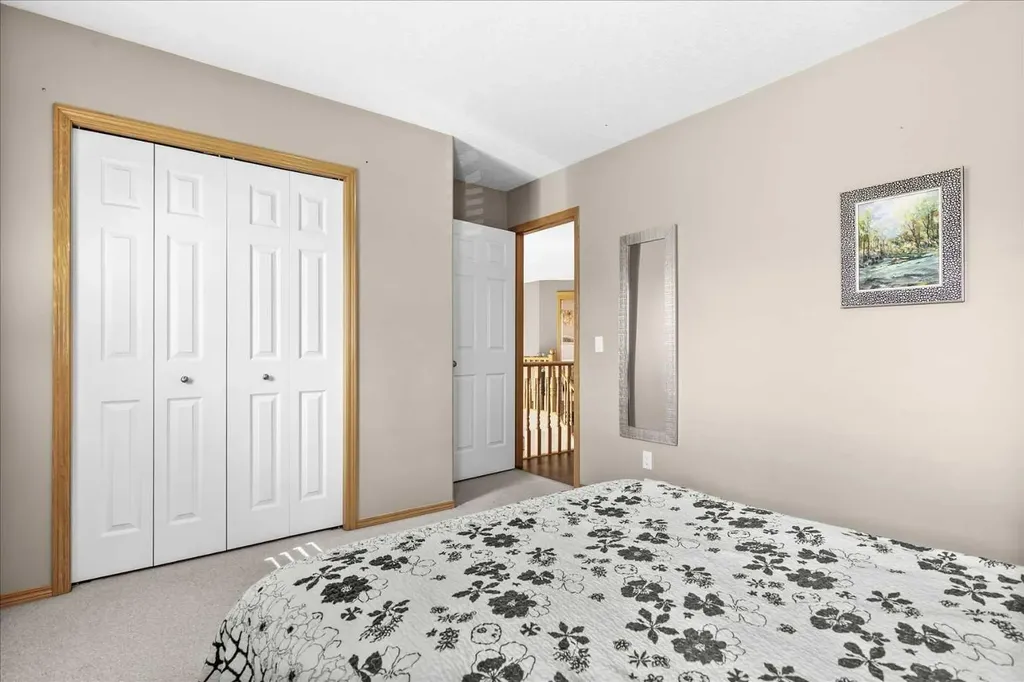 123 Schiller Crescent NW Calgary AB T3L 1W9