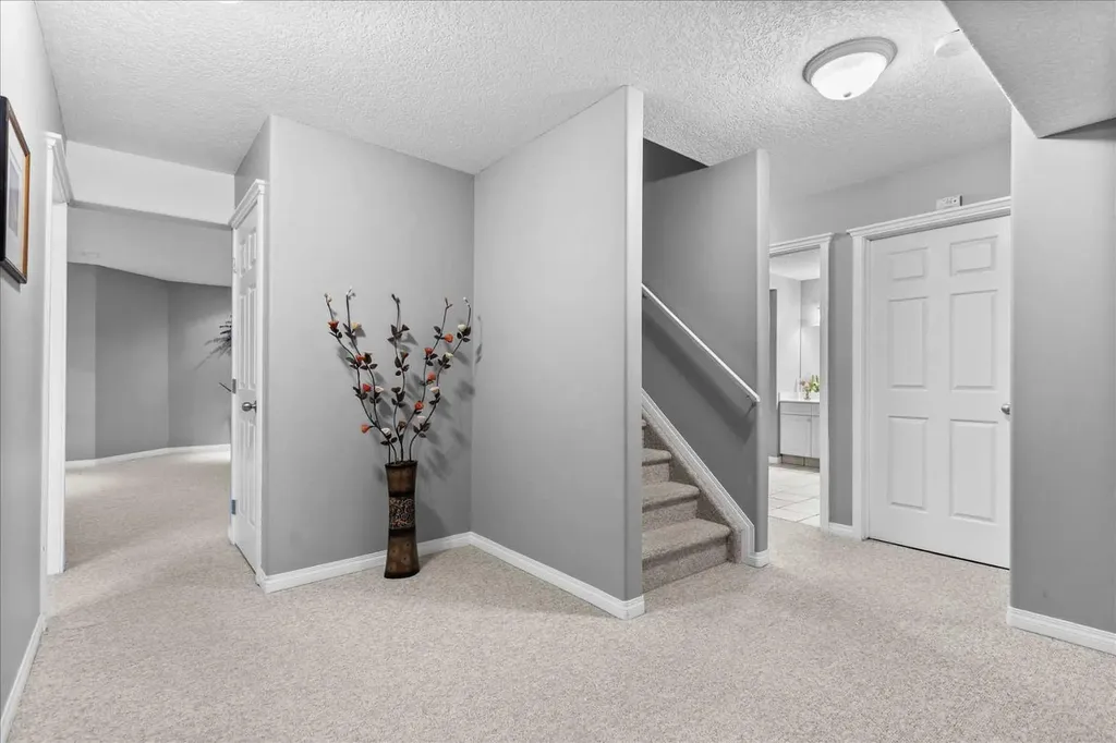 123 Schiller Crescent NW Calgary AB T3L 1W9