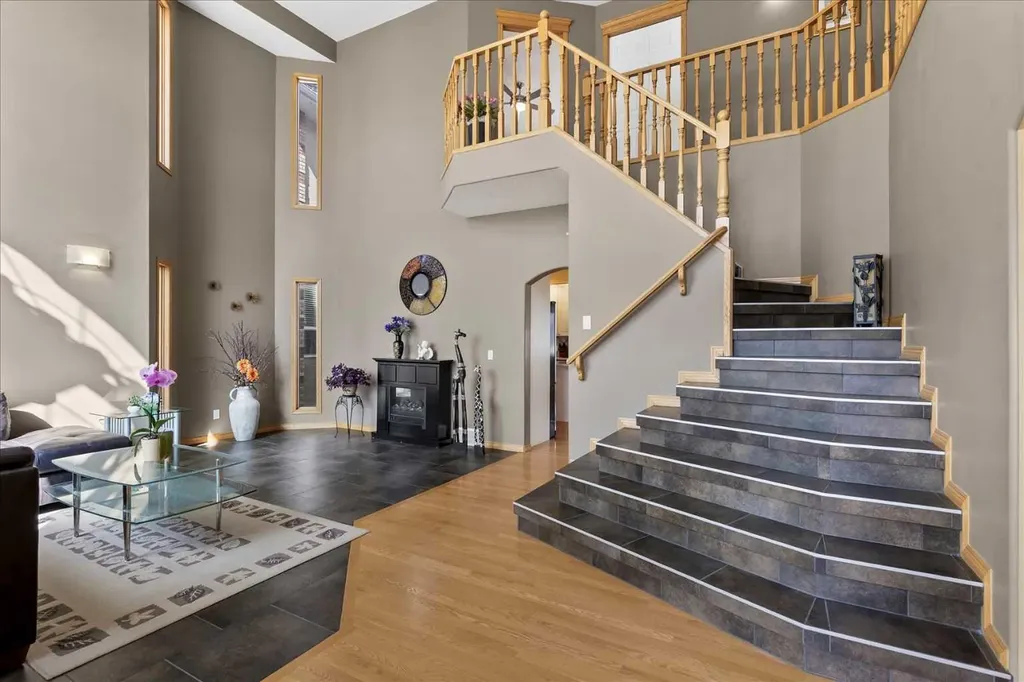 123 Schiller Crescent NW Calgary AB T3L 1W9