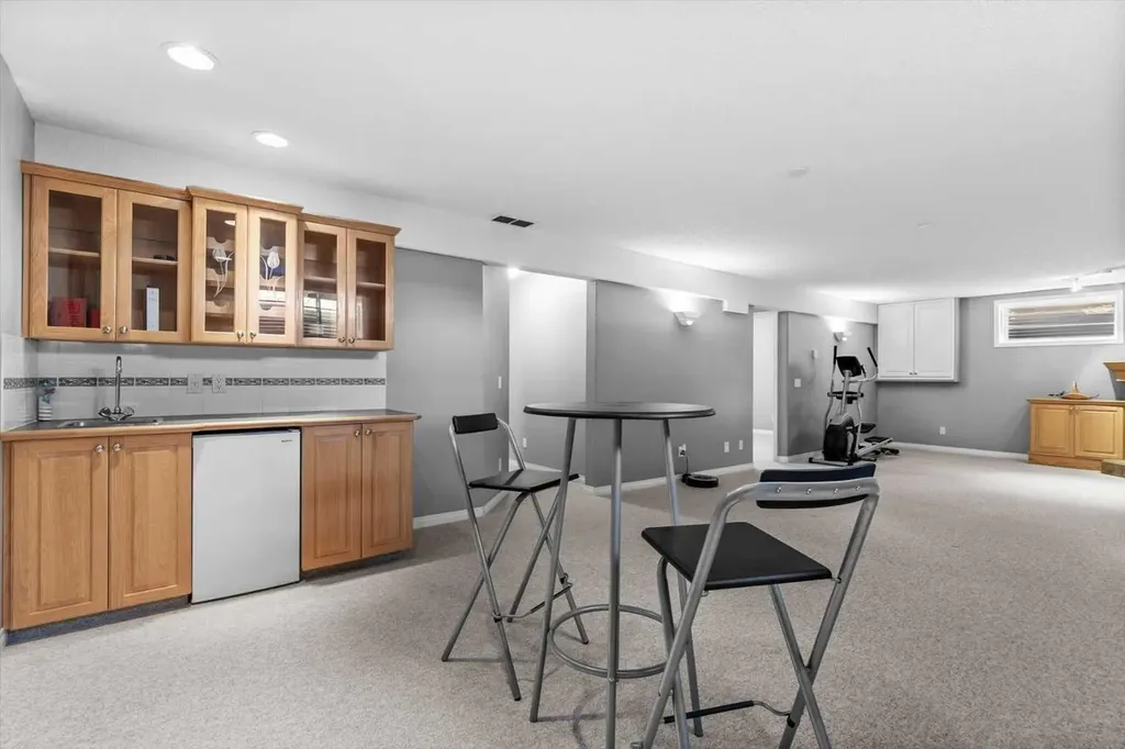 123 Schiller Crescent NW Calgary AB T3L 1W9