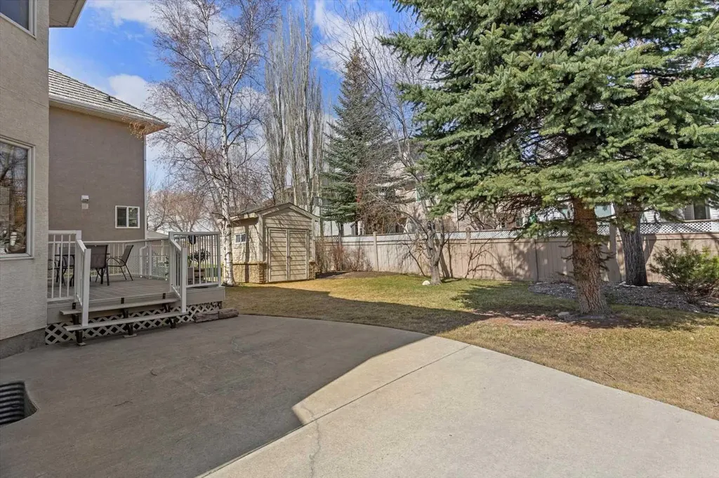 123 Schiller Crescent NW Calgary AB T3L 1W9