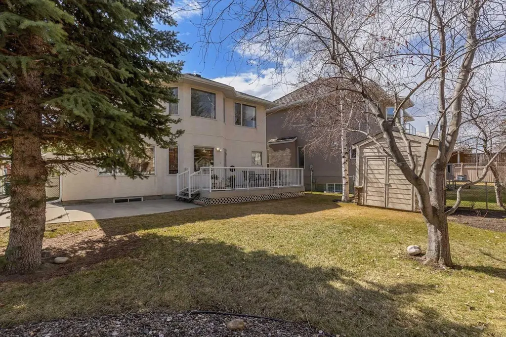 123 Schiller Crescent NW Calgary AB T3L 1W9