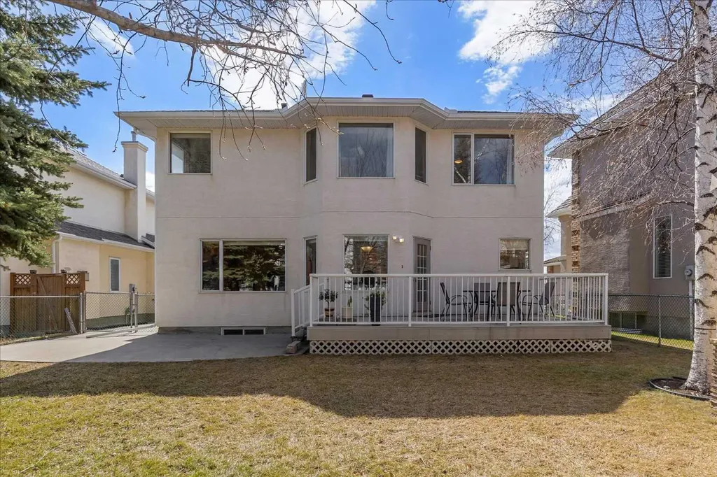 123 Schiller Crescent NW Calgary AB T3L 1W9