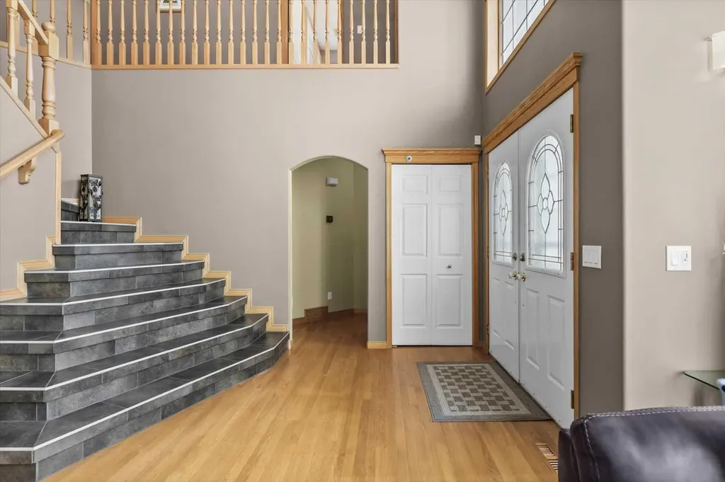 123 Schiller Crescent NW Calgary AB T3L 1W9