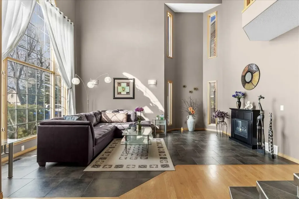 123 Schiller Crescent NW Calgary AB T3L 1W9