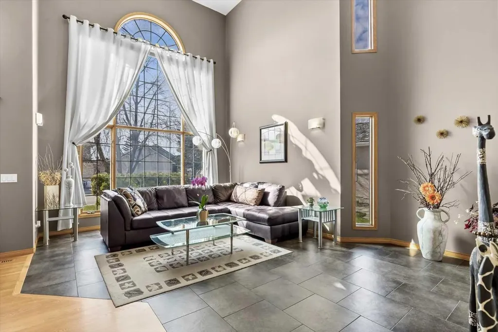 123 Schiller Crescent NW Calgary AB T3L 1W9