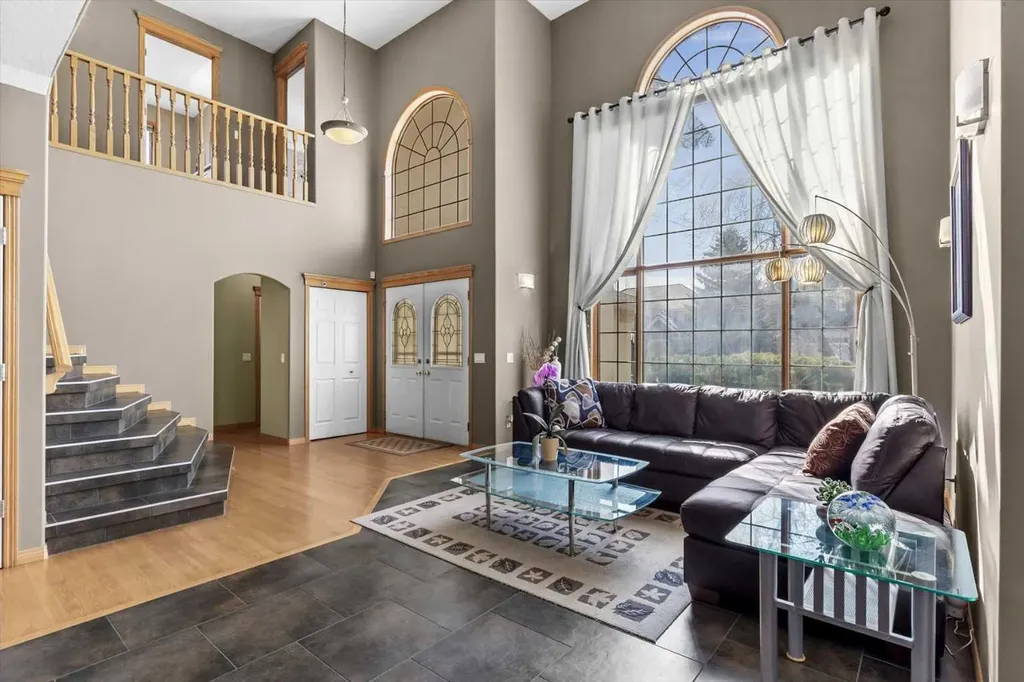 123 Schiller Crescent NW Calgary AB T3L 1W9