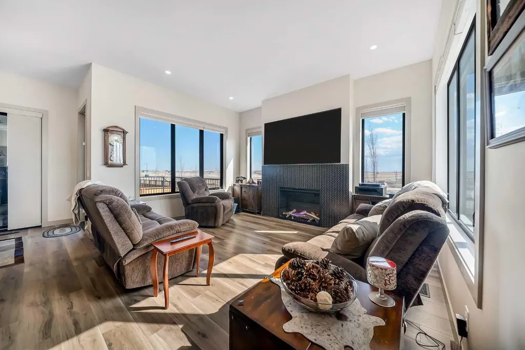 349 Limestone Bay Balzac AB T4B 5T5