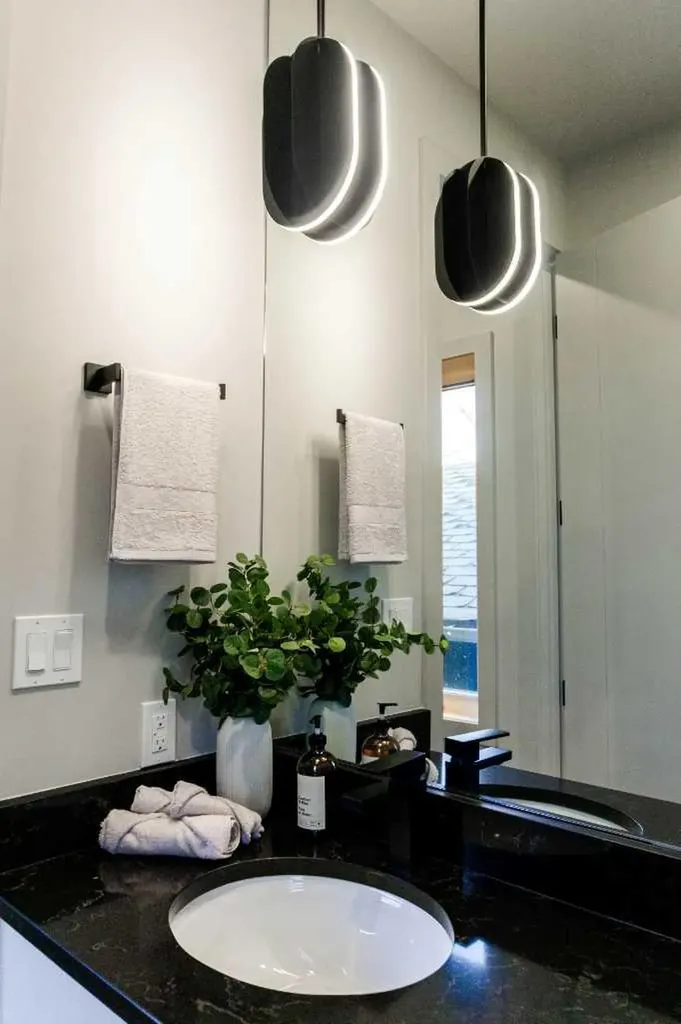 229 27 Avenue NW Calgary AB T2M 2H5