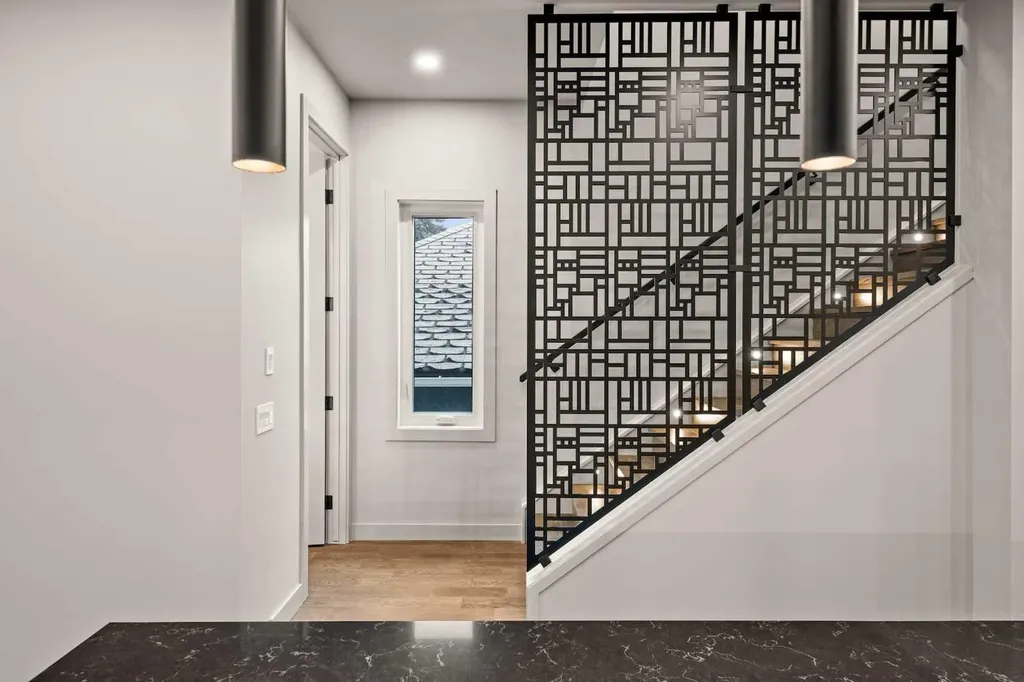 229 27 Avenue NW Calgary AB T2M 2H5